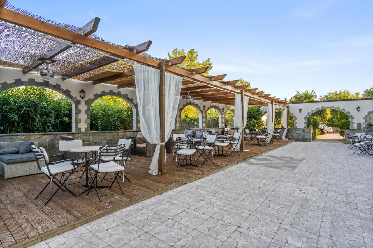 Stefania Hotel Amarynthos Luaran gambar